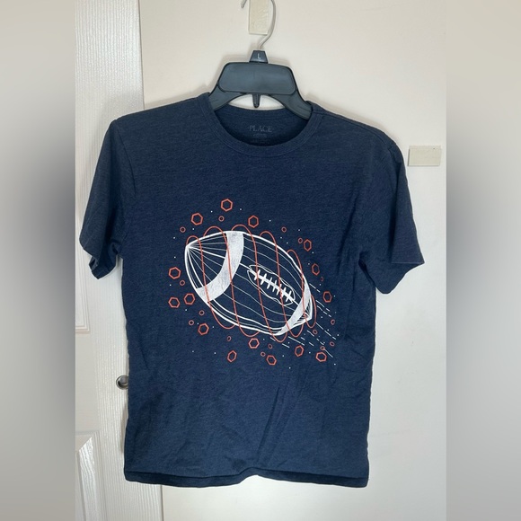 Boys shirt size XXL, pre owned with normal signs of use. - Picture 3 of 3